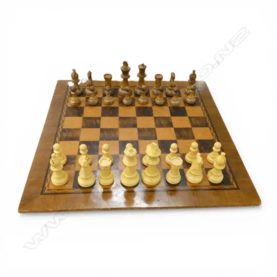 VINTAGE STAUNTON UK CHESS SET 32 PCS IN BOX w BOARD, L.450mm W.450mm