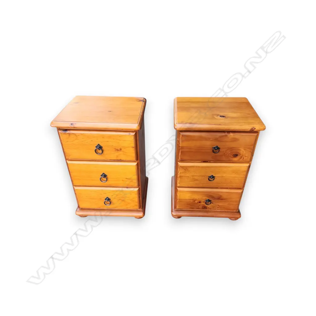 PR 3 DRAWER BEDSIDE TABLES 700 x 470 mm Image 1++