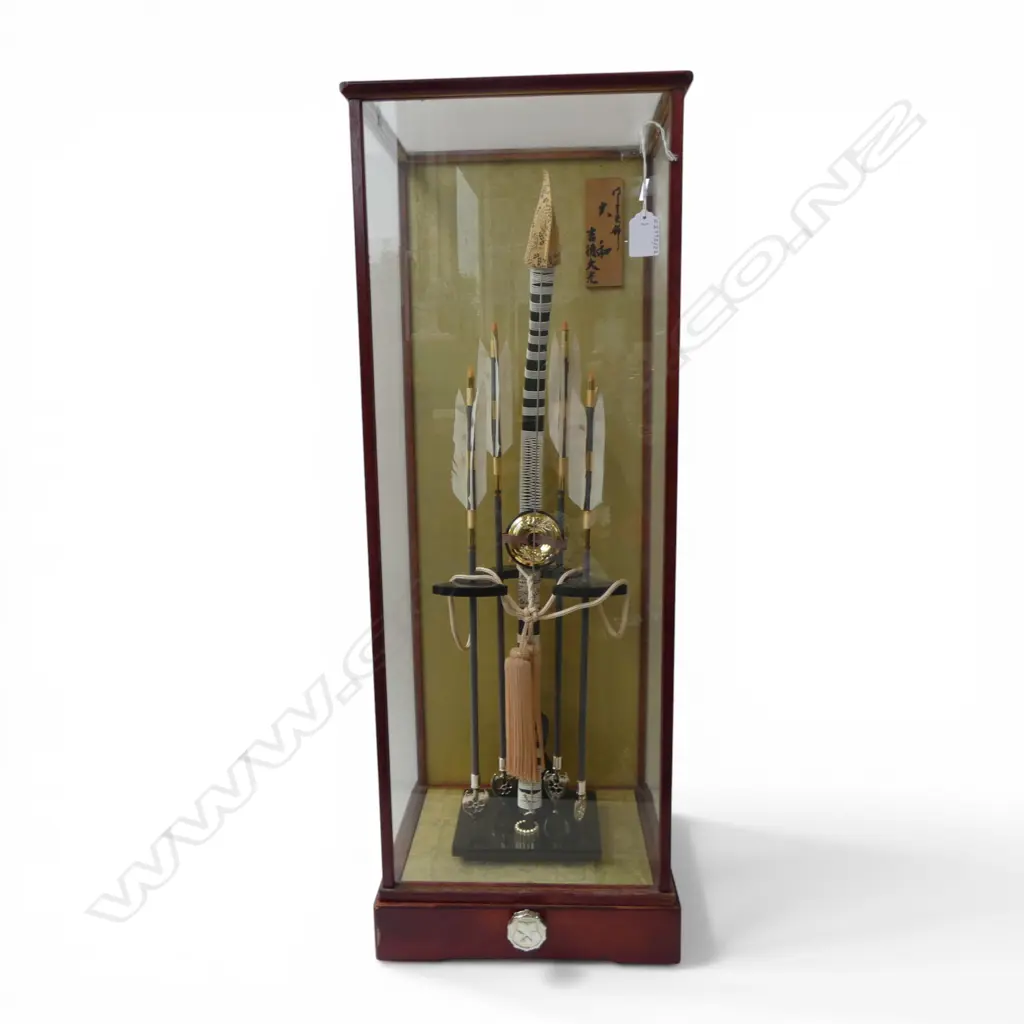 TALL JAPANESE GLASS WOODEN FRAMED CASE w. HAMAYUMI HAMAYA DISPLAY, H.780mm, L.285mm, W.225mm Image 1++