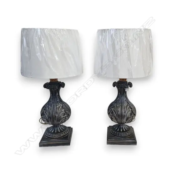 PR ACANTHUS LEAF TABLE LAMPS H.710mm one with international plug