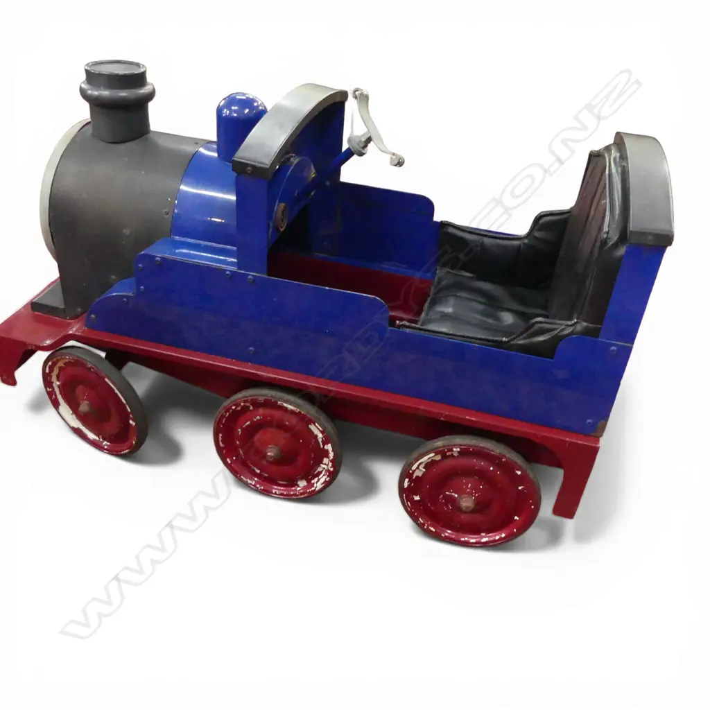 TRAIN FORM PEDAL CAR LOCOMOTIVE needs some restoration L.880mm  Image 1++