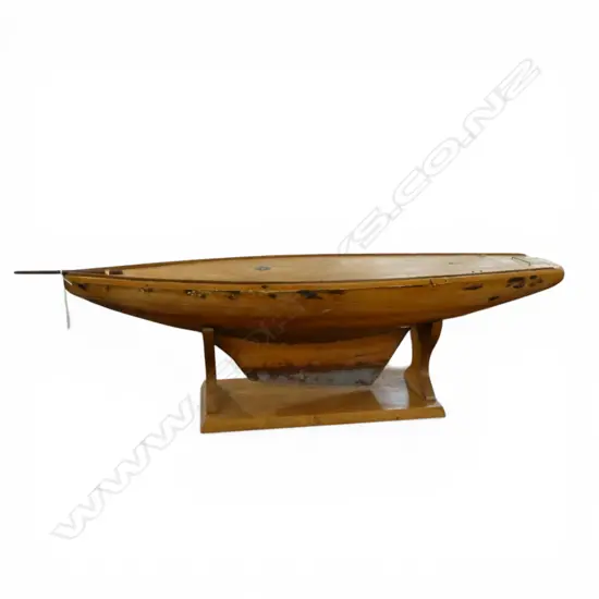 WOODEN BOAT HULL + STAND (AF) L.1060mm