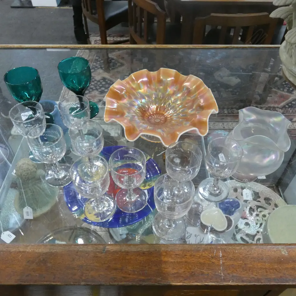 12 PCES ANTIQUE GLASS INCL. 2 GREEN GLASSES H.120mm, CARNIVAL WARE BOWL 235mm dia Image 1++