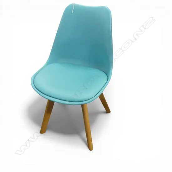 TURQUOISE VINYL CHAIR WITH WOODEN LEGS H.820mm