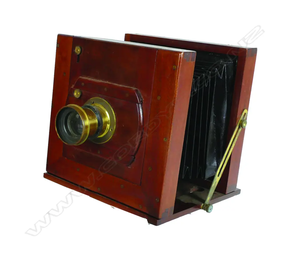 A late 19thC vintage glass plate camera by W. Park of Auckland Image 1++