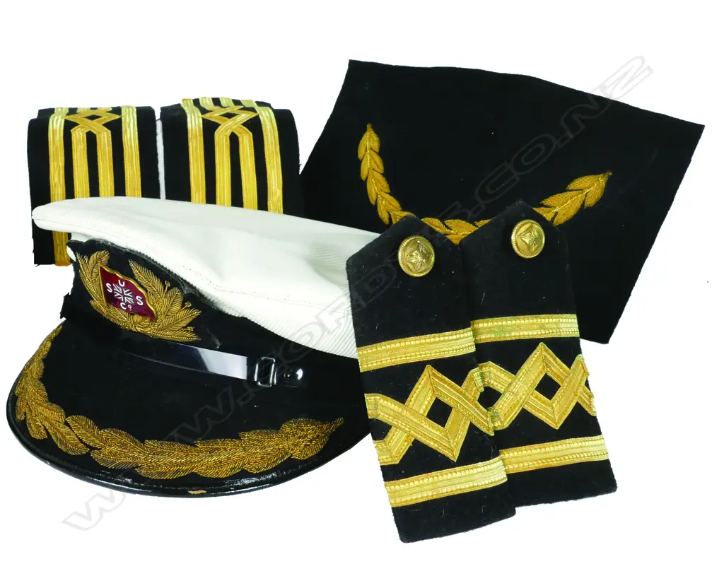 Union Shipping Co Master's peaked cap and uniform insignia Image 1++