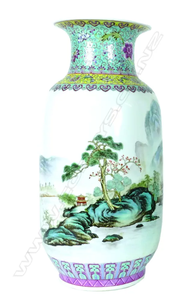 A Chinese Republic period porcelain large vase Image 1++