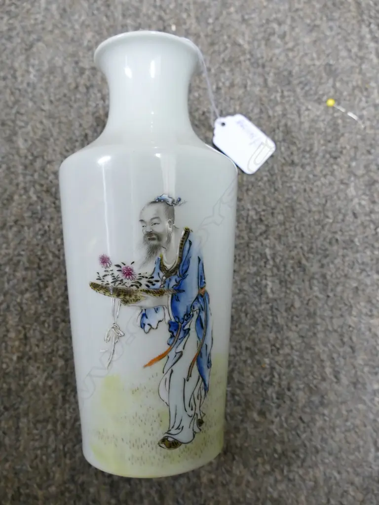 A Chinese porcelain vase Image 1++