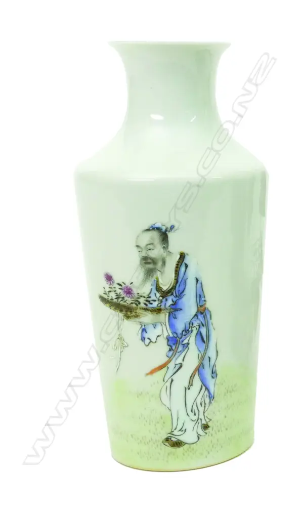 A Chinese porcelain vase Image 1++