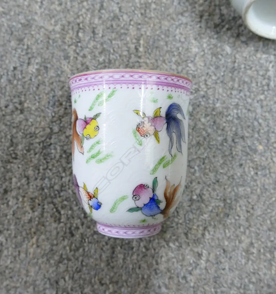A Chinese porcelain beaker cup Image 1++