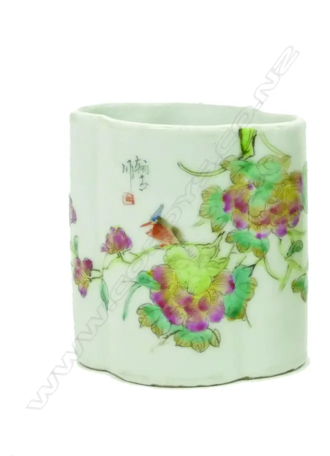 A Chinese porcelain brush pot Image 1++