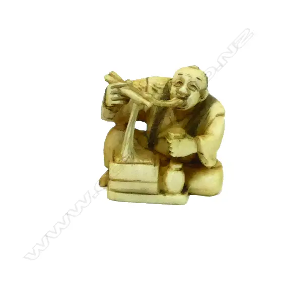 An ivory netsuke Image 1++