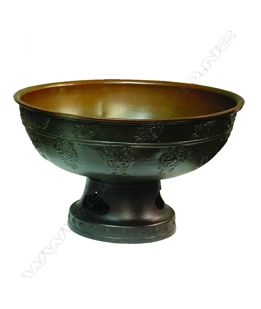 A 19thC bronze water basin Image 1++