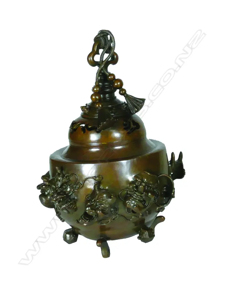 A Japanese bronze incense burner Image 1++