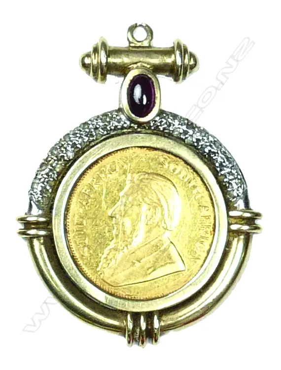 A ¼ Krugerrand gold coin in 9ct. gold mount Image 1++