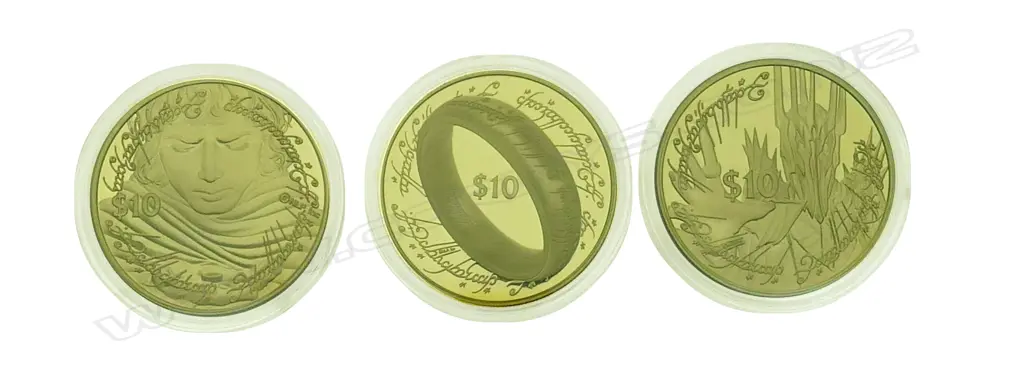 An impressive 2003 'Lord of the Rings' three $10 gold coin set Image 1++