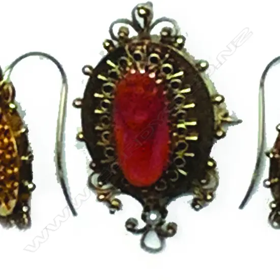 A Victorian 9ct. gold and coral jewellery suite