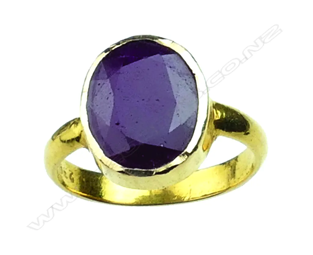 An 18ct. large ruby dress ring Image 1++