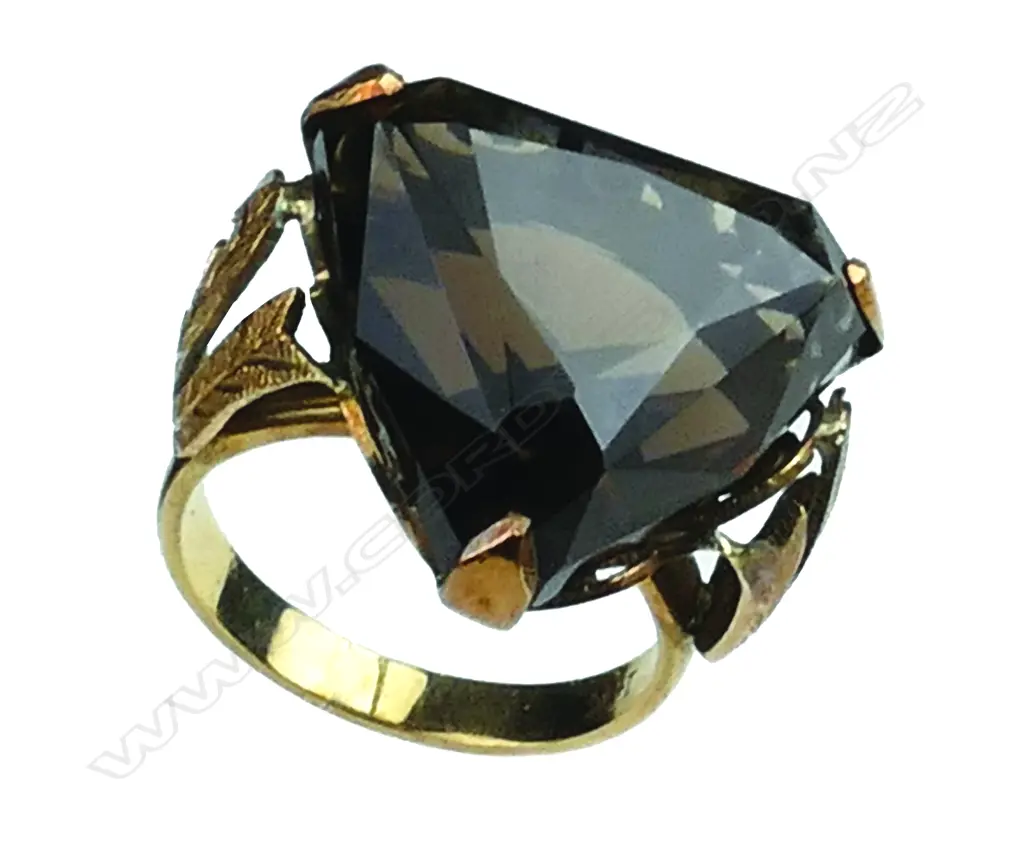 A retro 14ct. gold smoky quartz ring Image 1++