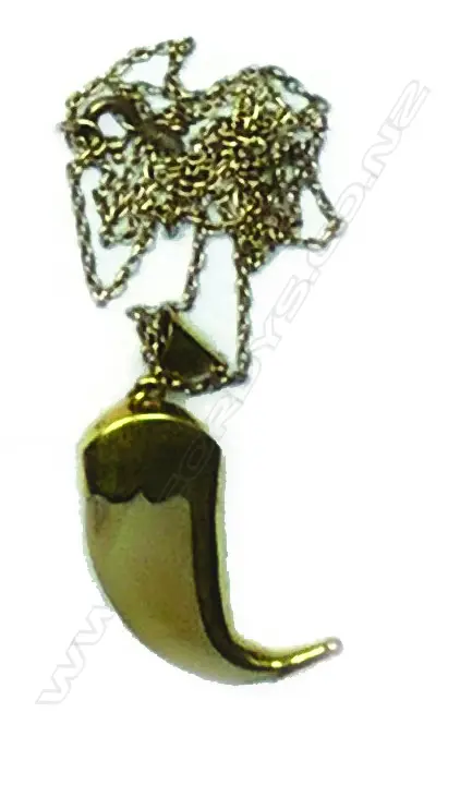 A Victorian leopard claw pendant and chain Image 1++