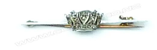 An estate 15ct. gold and platinum diamond brooch Image 1++