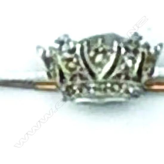 An estate 15ct. gold and platinum diamond brooch