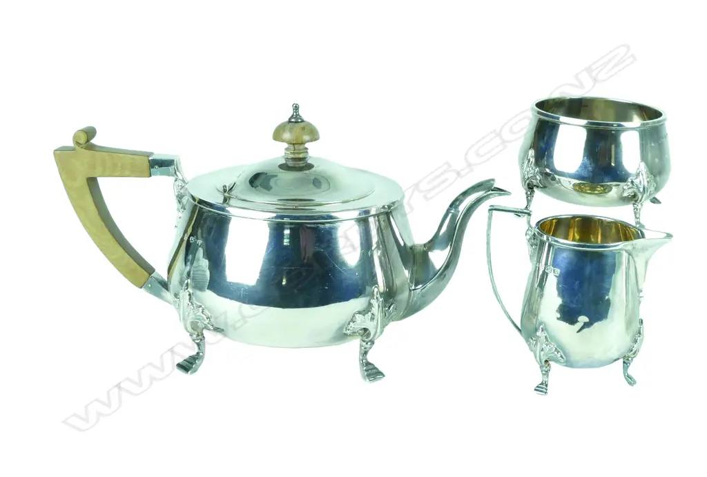 An Art Deco silver three piece tea service Image 1++