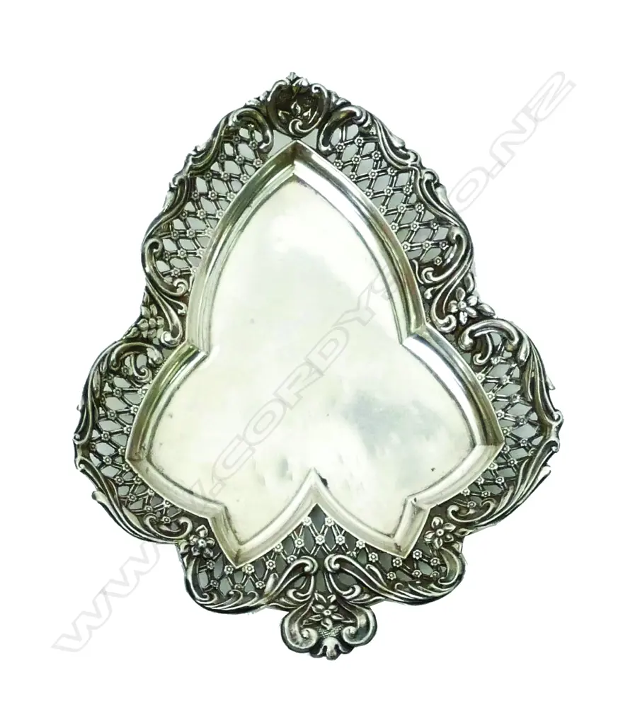 An Anglo-Indian silver leaf shaped dish with pierced rim Image 1++