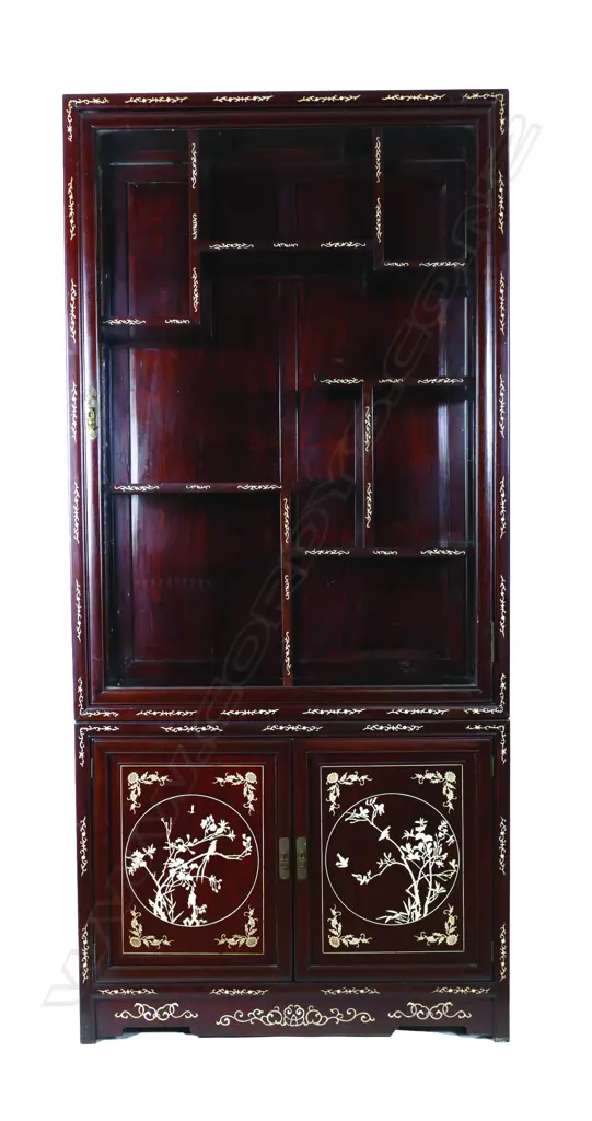 A pair of fine quality Chinese rosewood two-stage display cabinets Image 1++