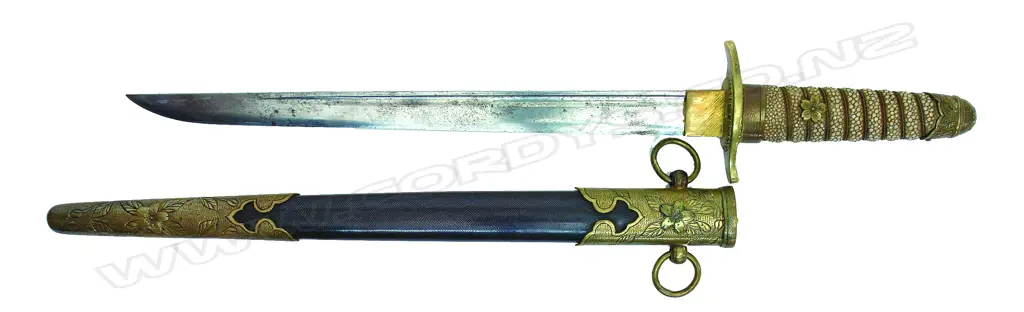 A Japanese WWII Officer's naval dagger Image 1++