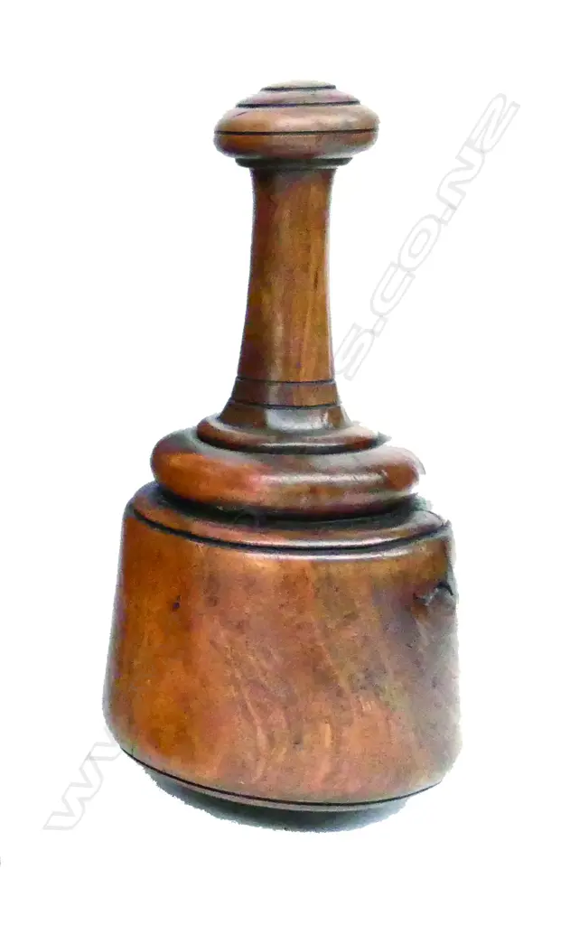 A 19thC elm wooden mallet Image 1++