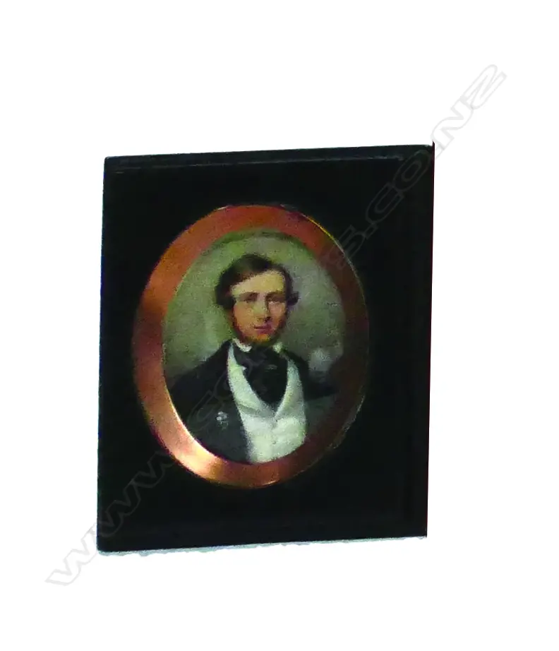 A 19thC fine portrait miniature painted on ivory Image 1++