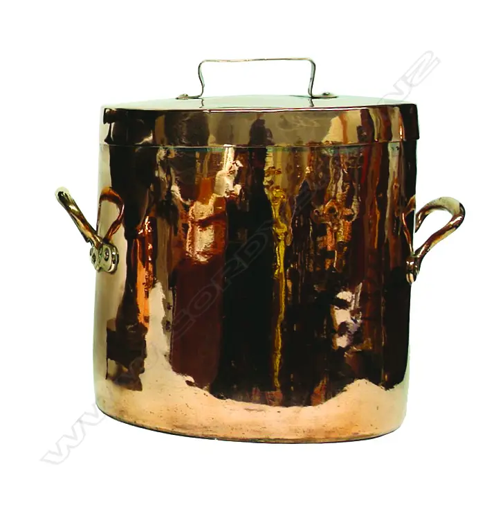 An early Victorian copper lidded cooking pot Image 1++