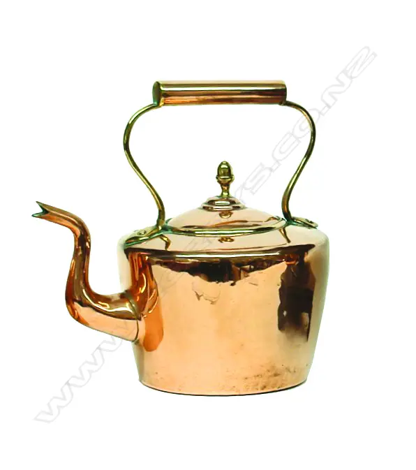 A Victorian copper kettle Image 1++