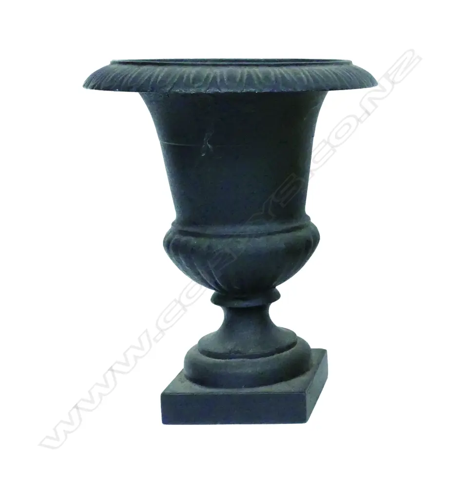 BOX OF UPHOLSTERY FABRIC Image 1++