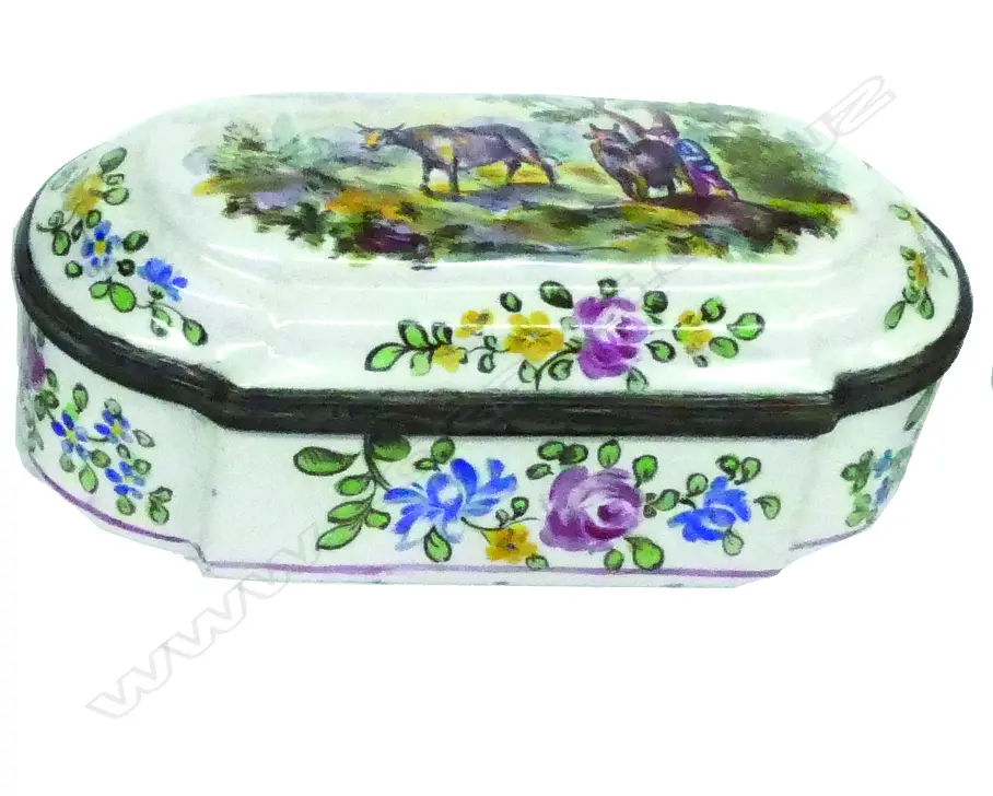 A 19thC enameled table snuff box Image 1++