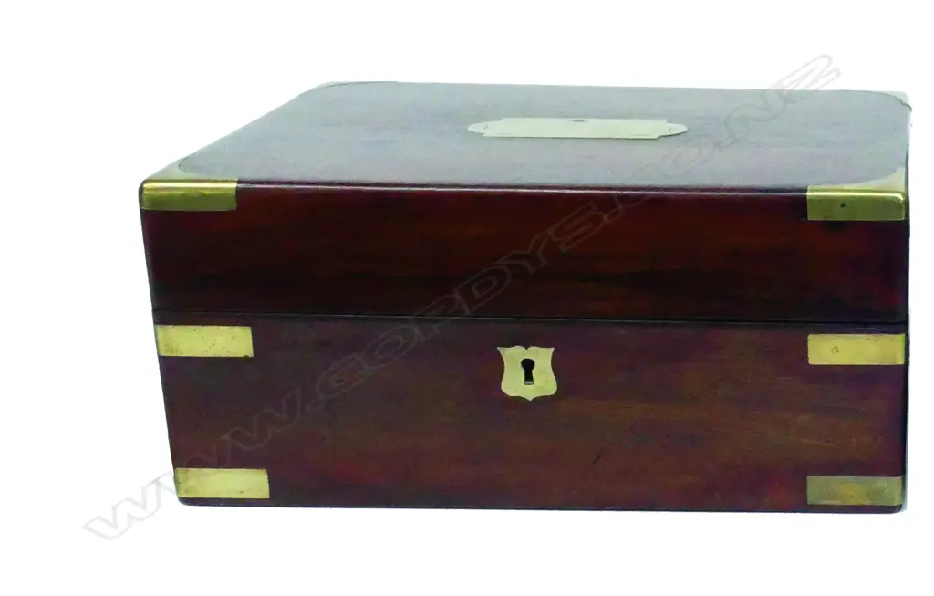 A good Victorian rosewood and brass inlaid fitted gentleman's travelling box Image 1++