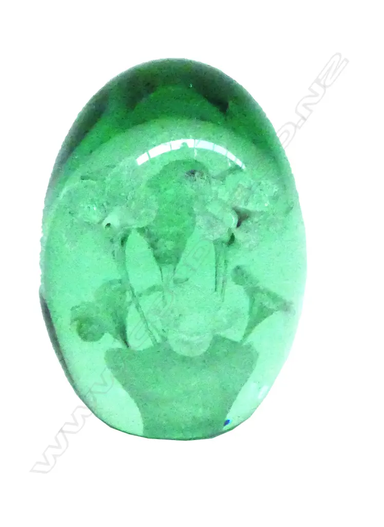 An early Victorian green glass flowerpot Stourbridge paperweight Image 1++