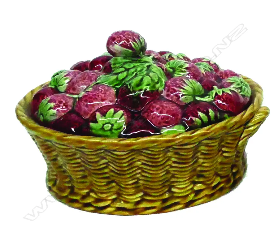 An old French Sarreguemines Majolica lidded tureen Image 1++