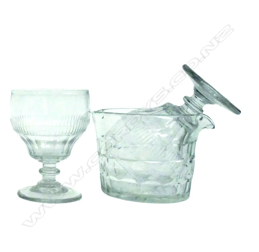 Three Victorian green glaze majolica dishes Image 1++