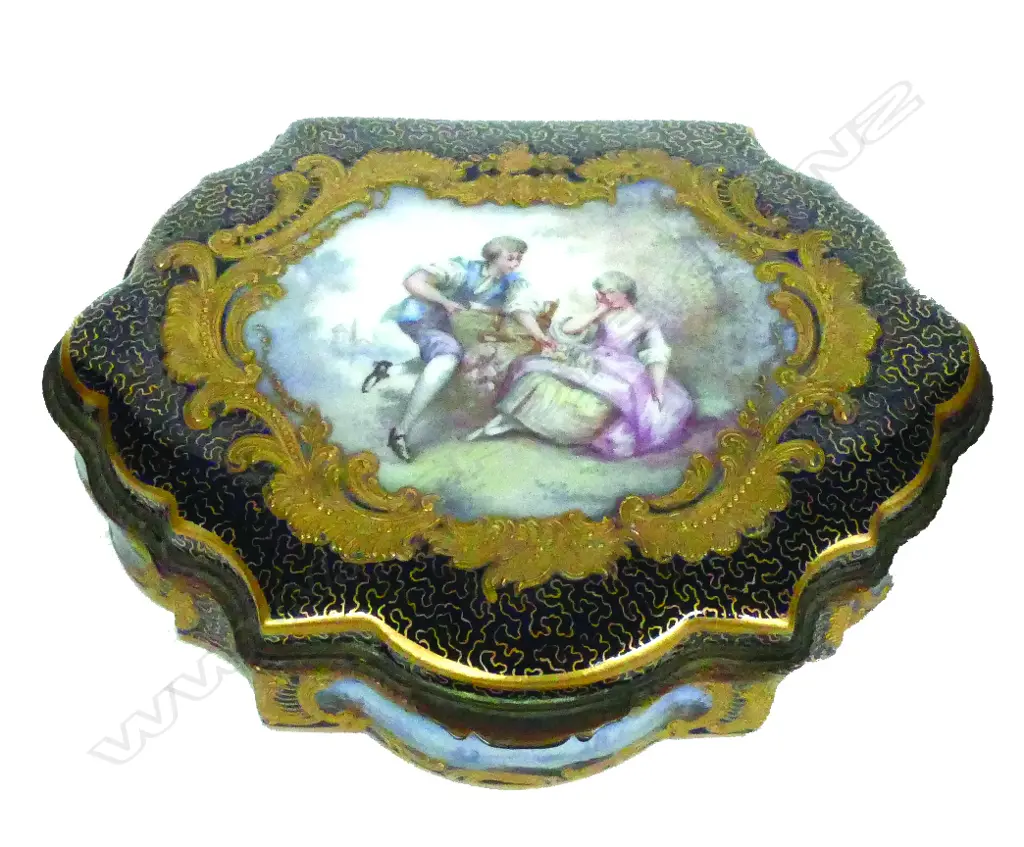 An old Sevres porcelain casket Image 1++