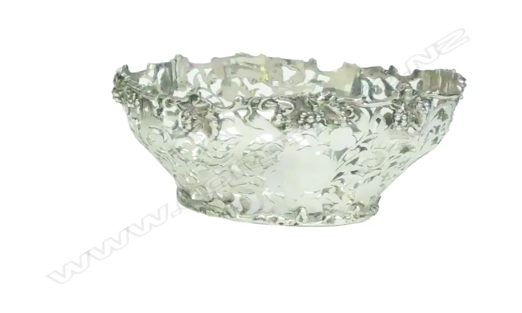 A Victorian heavy silver basket Image 1++