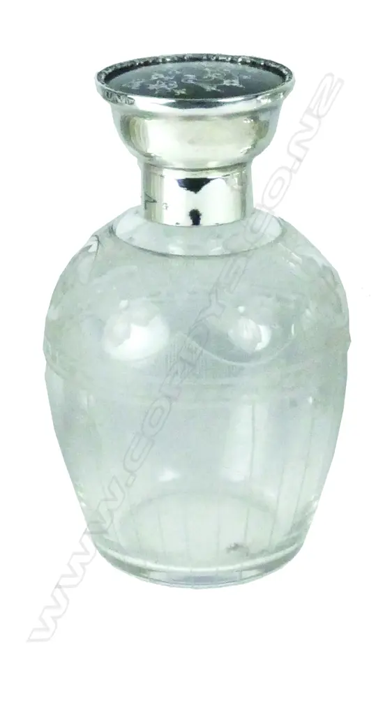 An early 20thC silver and tortoiseshell topped cut crystal scent bottle Image 1++