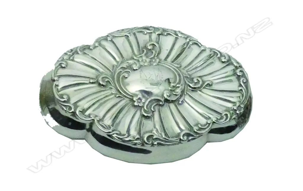 An Edwardian silver quatrefoil-form snuff box Image 1++