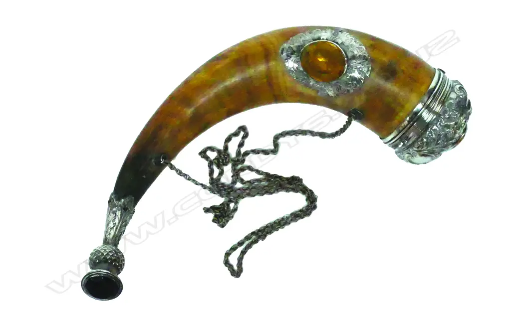 An uncommon 19thC Scottish snuff mull made from the tip of a highland cattle horn Image 1++