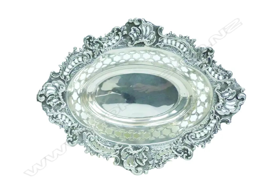 A Victorian silver bonbon dish Image 1++