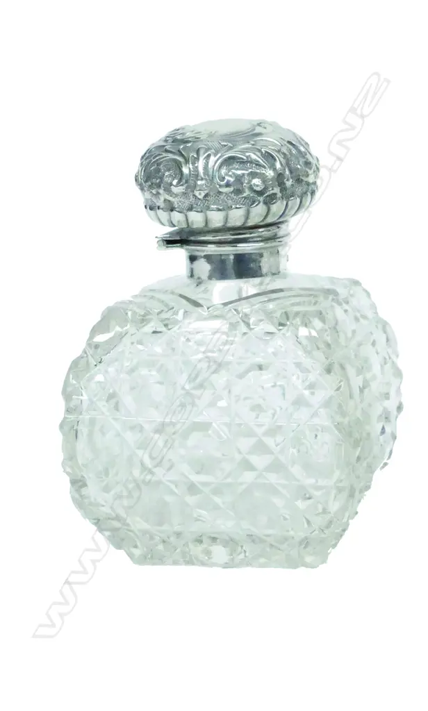 An Edwardian silver and crystal scent bottle Image 1++