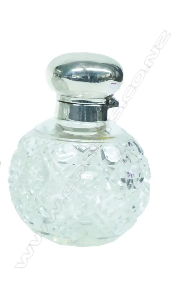 A 20thC cut crystal and silver scent bottle Image 1++