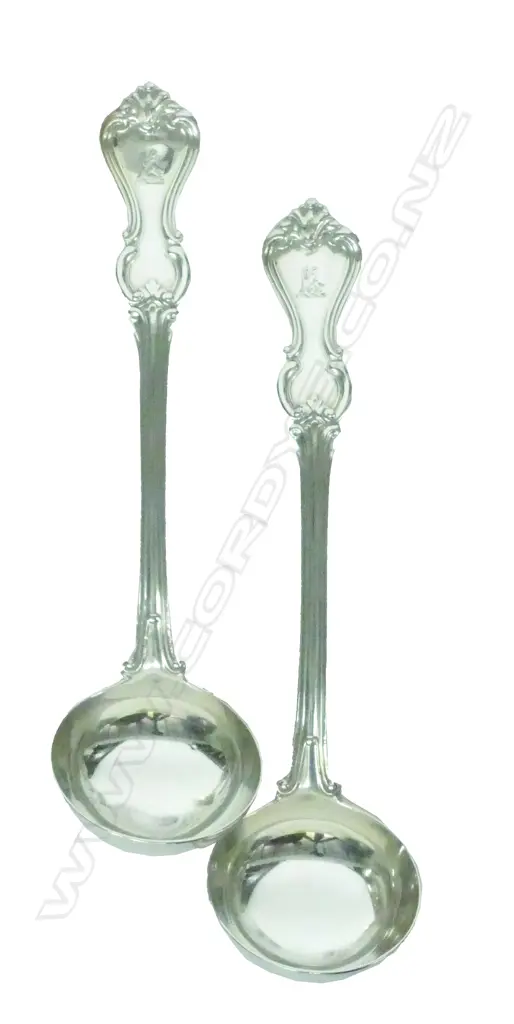 A pair of Victorian silver sauce ladles Image 1++