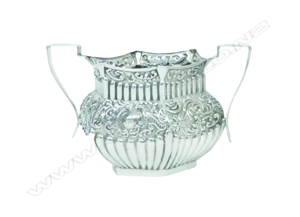 An Edwardian silver two-handled sugar bowl Image 1++